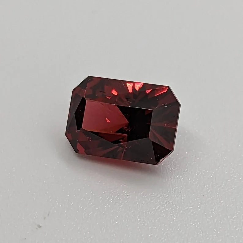 Handcut 2.95ct Umba Garnet Gemstone