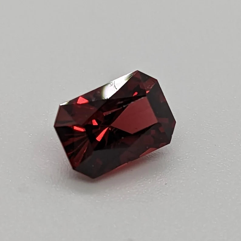 Handcut 2.95ct Umba Garnet Gemstone
