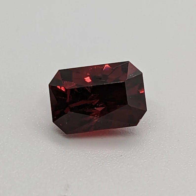 Handcut 2.95ct Umba Garnet Gemstone