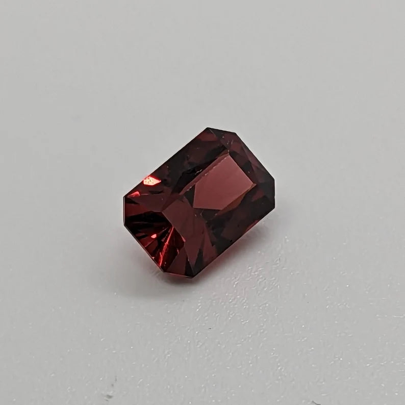 Handcut 2.95ct Umba Garnet Gemstone