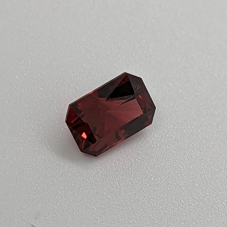 Handcut 2.95ct Umba Garnet Gemstone