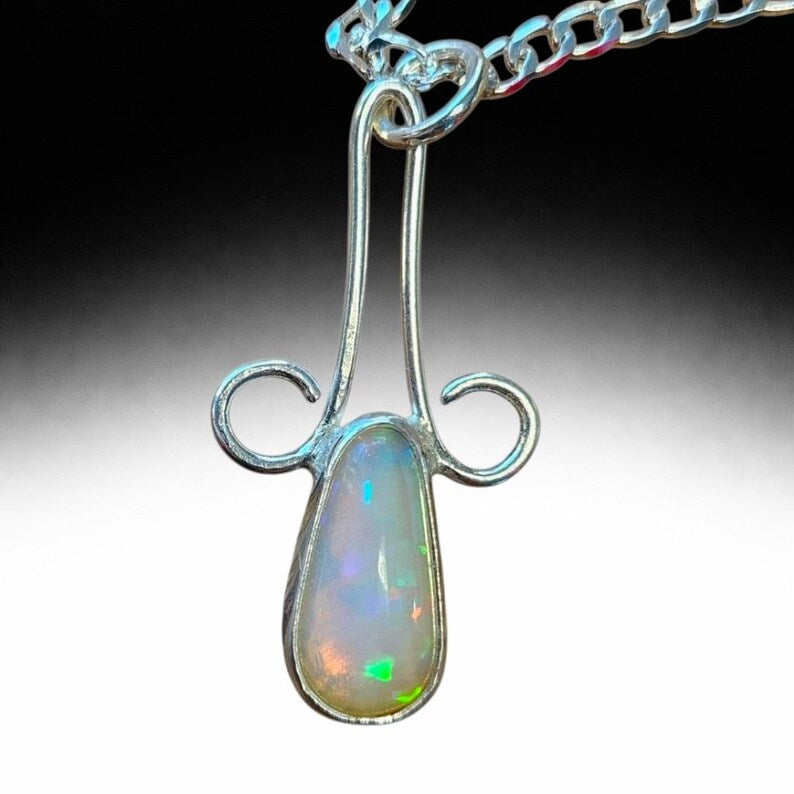 Handcrafted 7.5ct Opal Sterling Silver Necklace